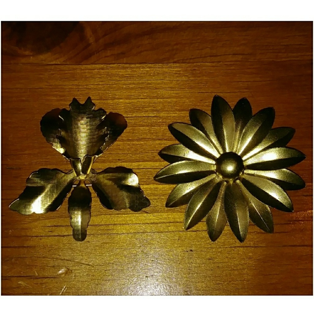 🌼2 Scarf Brooches